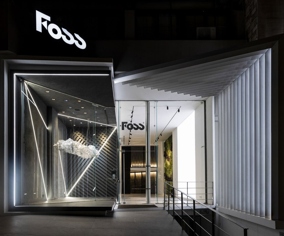 Restaurants & Retail